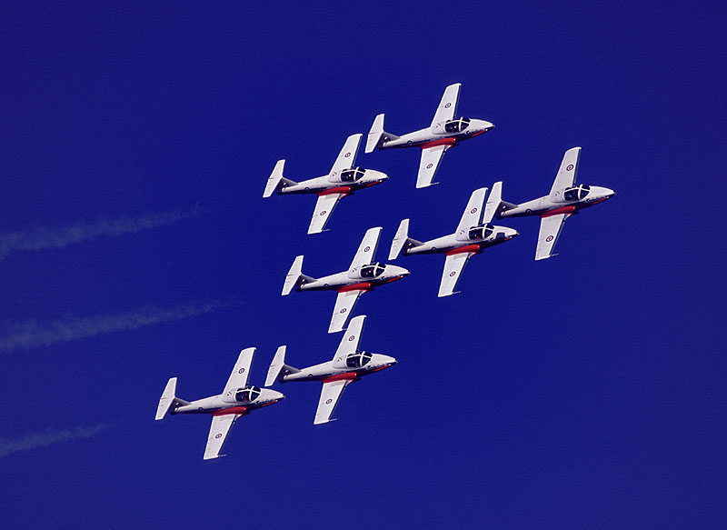 Snowbirds 7 plane formation