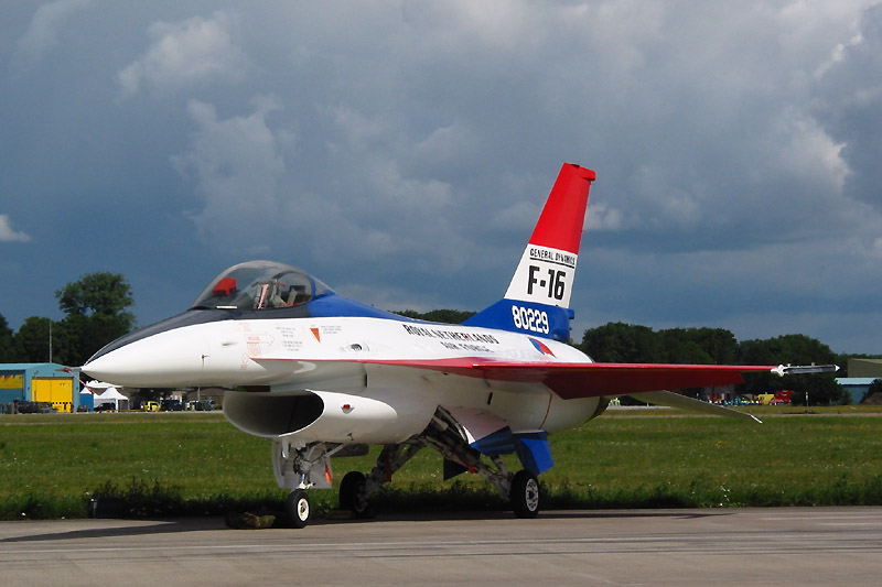 F-16 in YF-16 color